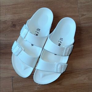 Birkenstock White Arizona Sandals with Adjustable Straps